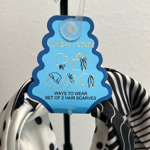 Sunday State | Black, Navy, White & Green Geometric Design Scarfs✨ - Picture 2 of 4